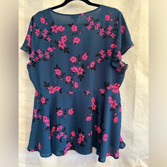 Torrid Vibrant Floral print V-Neck blouse top Sz-1. D10 - Picture 3 of 8